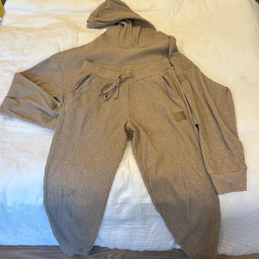 Alo Yoga Ribbed Knit Hoodie & Jogger Set - Size Medium